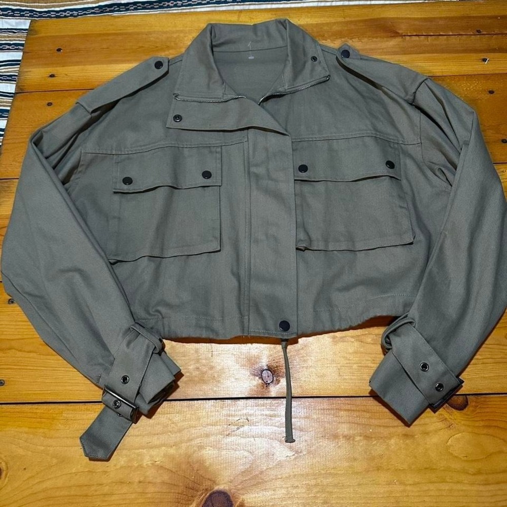 cropped‎ utility jacket